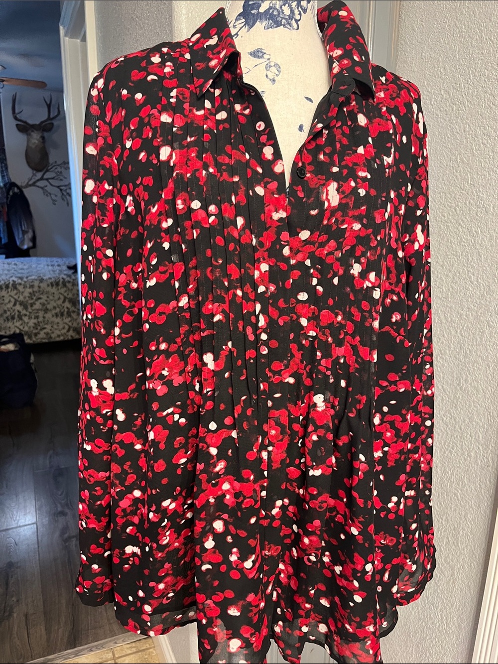 Coldwater Creek Black Red and White Floral Pintuck Button-Front Blouse